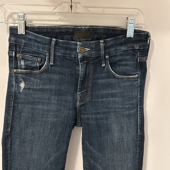 Mother Looker Ankle Fray in Partner in Crime - Picture 5 of 10